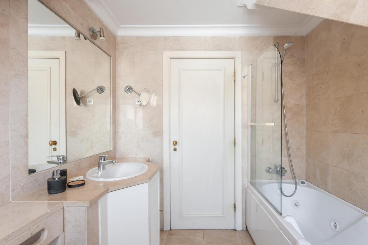 Flh Chic Chiado Exotic Spacious Residence Lisboa Eksteriør billede